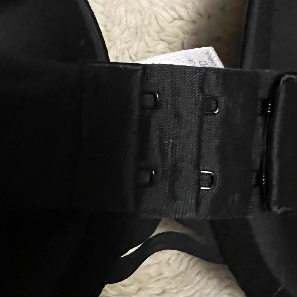 Victoria Secret Bra 34DD - Picture 8 of 9